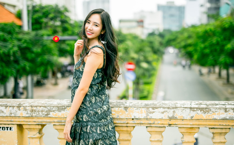 smile, woman, sleeveless, one person, dress, beautiful people, hair, female, city, wearing, positive emotion, females, green, 4K, smiling, young women