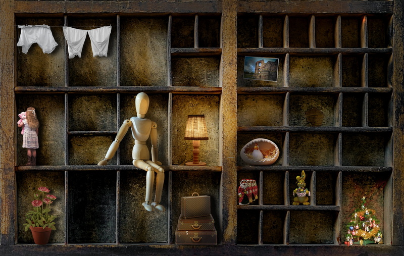 no people, 2K, craft, creativity, indoors, hanging, wash, easter, male likeness, large group of objects, luggage, decoration, santa claus, sculpture, lonely