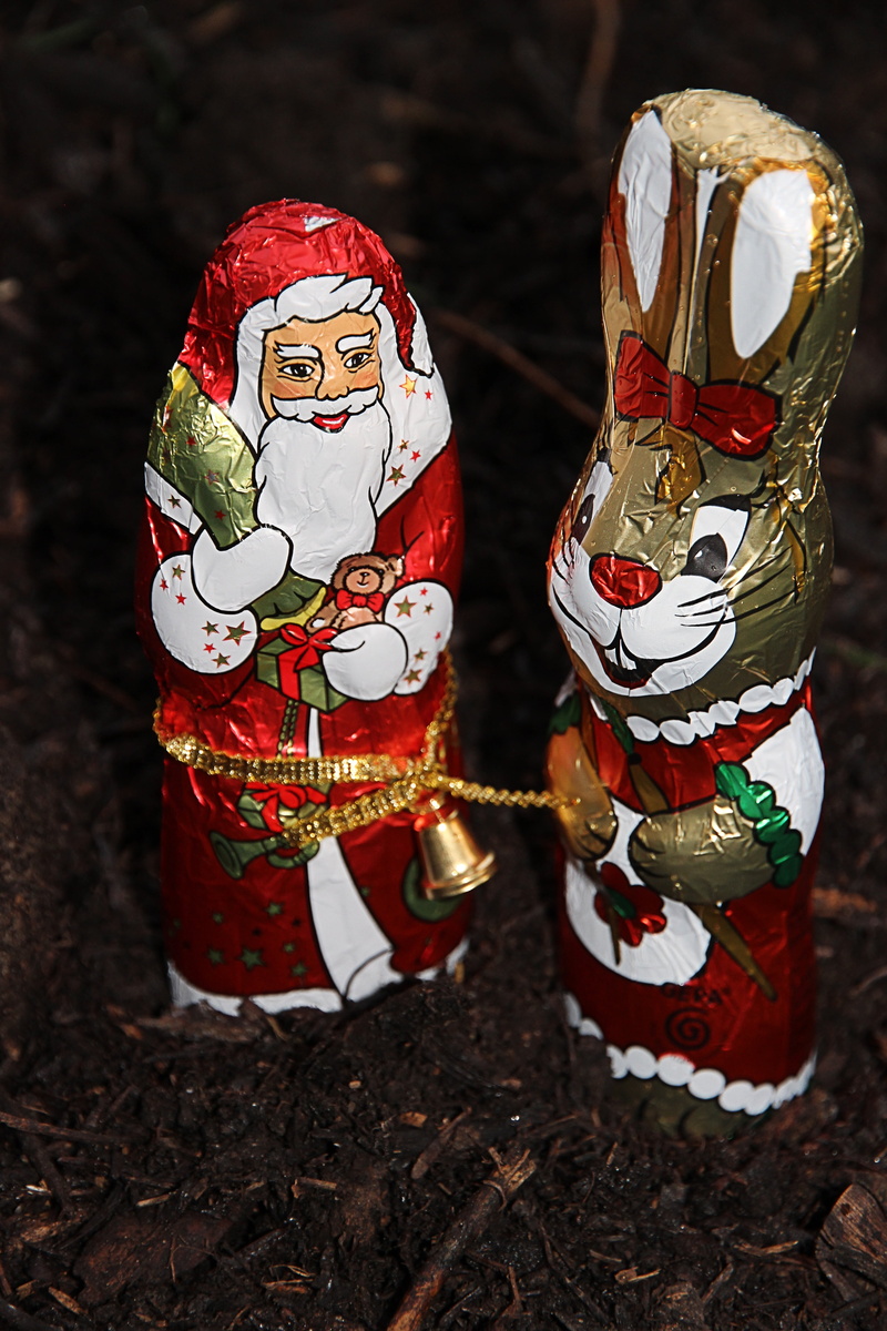 toy, easter bunny, staniol, craft, no people, nicholas, santa claus, cultures, human representation, high angle view, figurine, art and craft, pair, hare