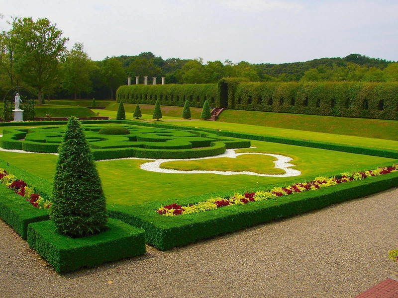 hedge, beauty In Nature, day, plant, formal Garden, garden, scenics - nature, green, outdoors, 720P, topiary, cloudy, europe, flowerbed, design, park - Man Made Space