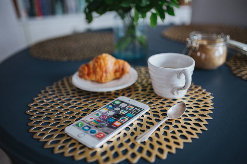 mat, white, crockery, drink, still life, design, mats, mug, cup, decor, coffee - drink, golden, 5K, blue, refreshment, coffee cup, breakfast, Round, focus on foreground