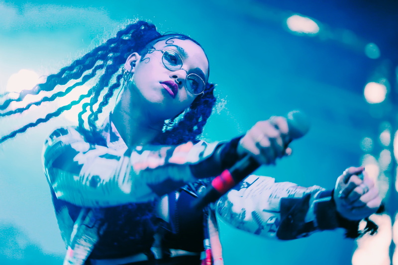 young Women, caucasian Ethnicity, nightlife, nightclub, one Person, females, young Adult, microphone, dancing, 1080P, hair, young turks, musician, portrait