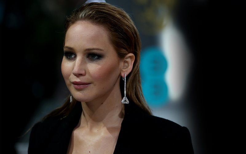 celebrity, blurred background, blurred, actresses, lawrence, jennifer, earrings, brunettes, women, jennifer lawrence, celebrities, hollywood, 2K, background