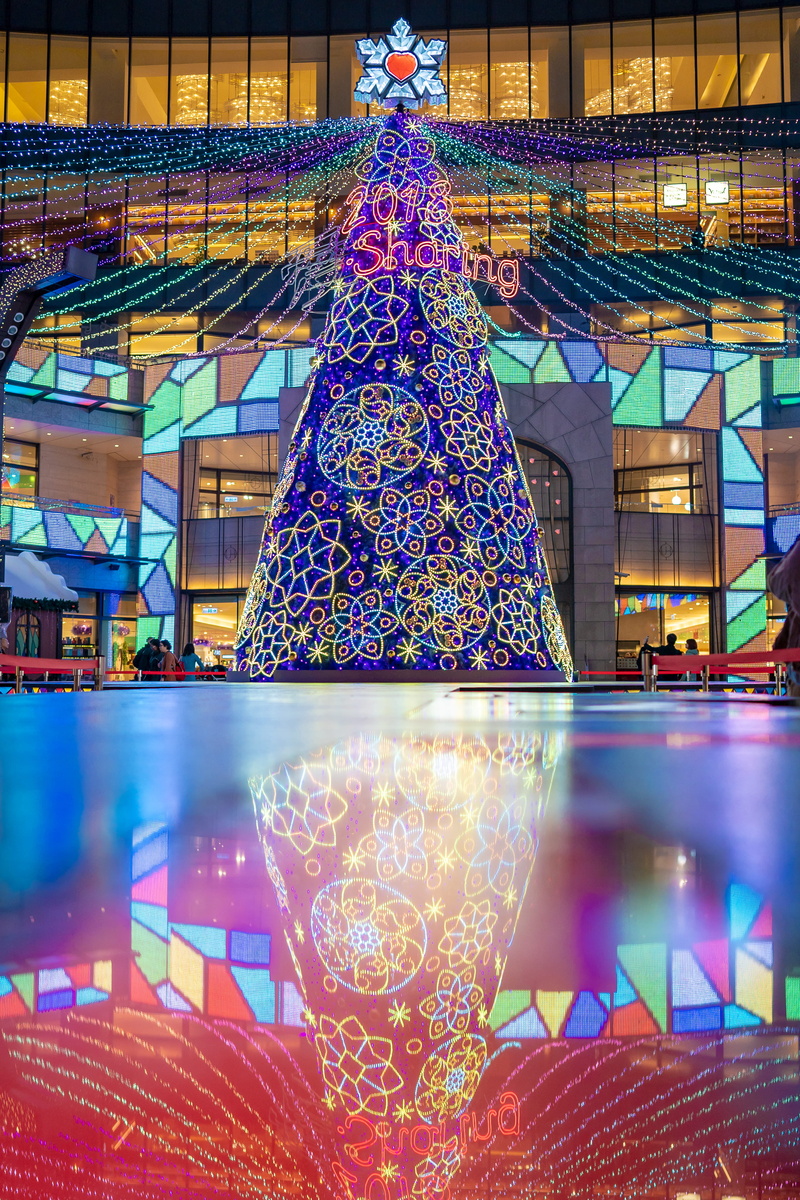real people, uni-president department store, 4K, multi colored, christmas, built structure, decoration, christmas tree, pattern, auto post production filter