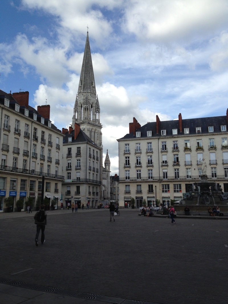 incidental people, outdoors, place of worship, travel destinations, city, built structure, building, nature, architecture, street, belief, nantes, religion