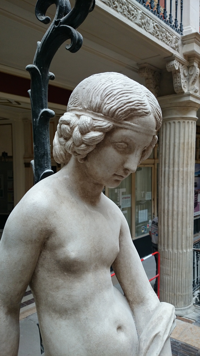 white, nantes, senior men, architecture, real people, girl, waist up, statue, creativity, male likeness, men, craft, sculpture, architectural column, carving - craft product