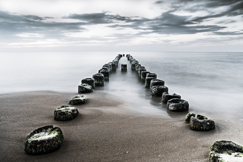 horizon over water, the, tranquil scene, tranquility, centrally, sand, breakwater, old, 5K, water, wooden, the coast, solid, the silence, outdoors