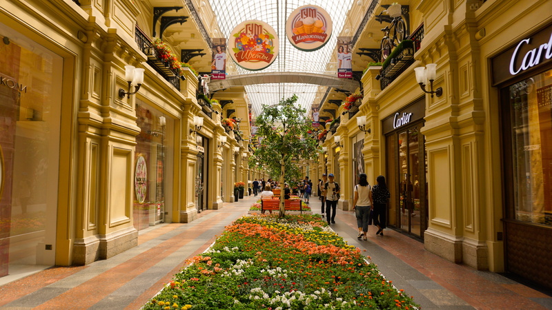 historically, day, portal, empire, women, shopping, the way forward, adult, capital, decor, tourism, pavilion, real people, built structure, sights, arcade