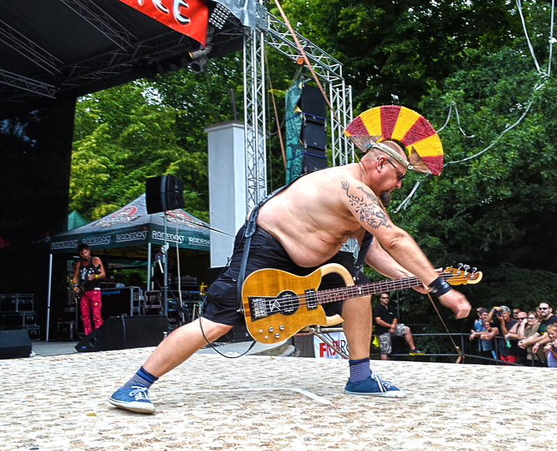 adult, outdoors, nature, males, the podium, people, full length, casual clothing, concert, balance, vitality, guitarist, 2K, sport, lifestyles, day, young adult
