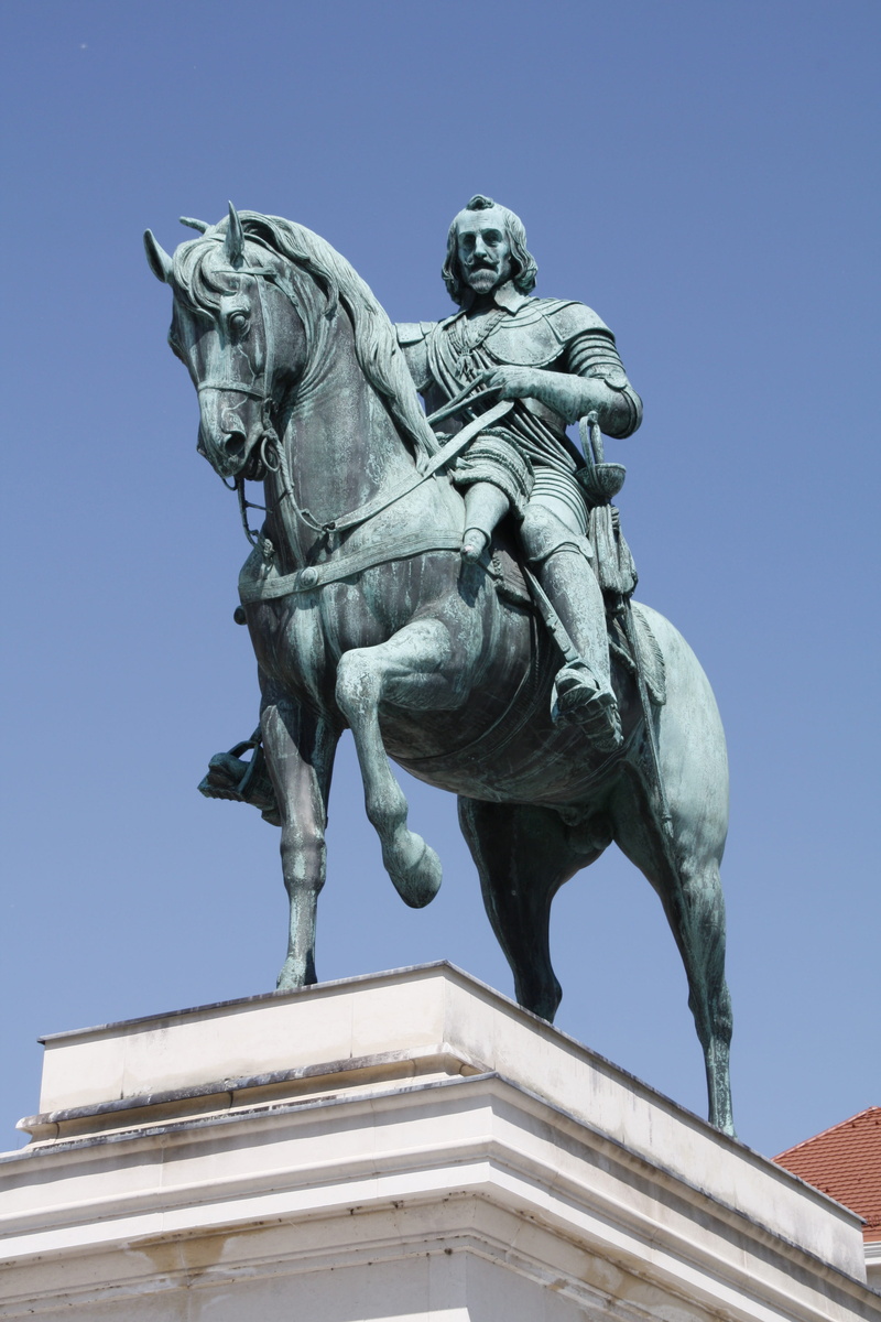city, nature, human representation, blue, 4K, craft, held, history, male likeness, day, statue, livestock, culture, reiter, sky, representation, low angle view