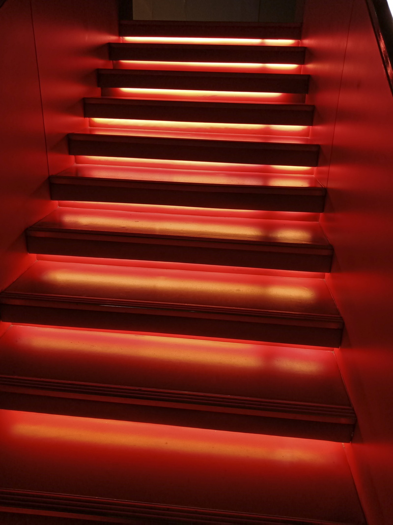 bright, brown, dark, neon lights, going up, 4K, diminishing perspective, interior, stairs, neon, cool, nightclub, indoors, large group of objects, staircase