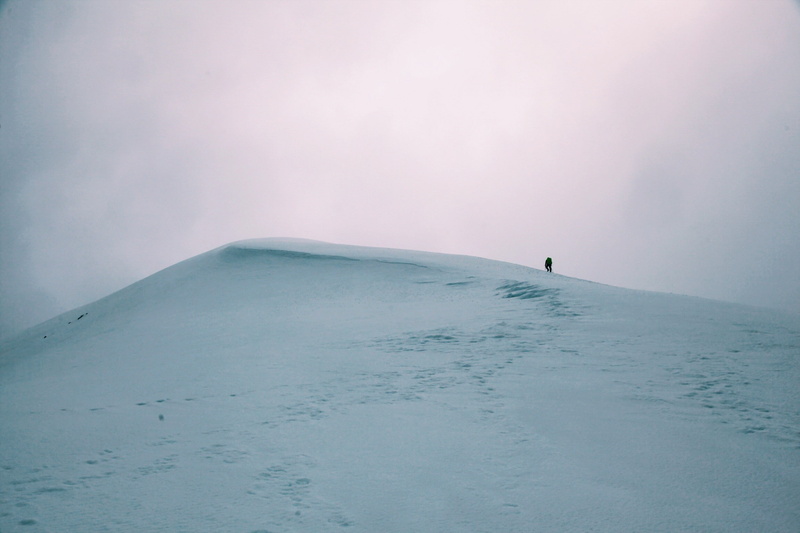 men, 1080P, hiking, mist, winter, snow, snowy peak