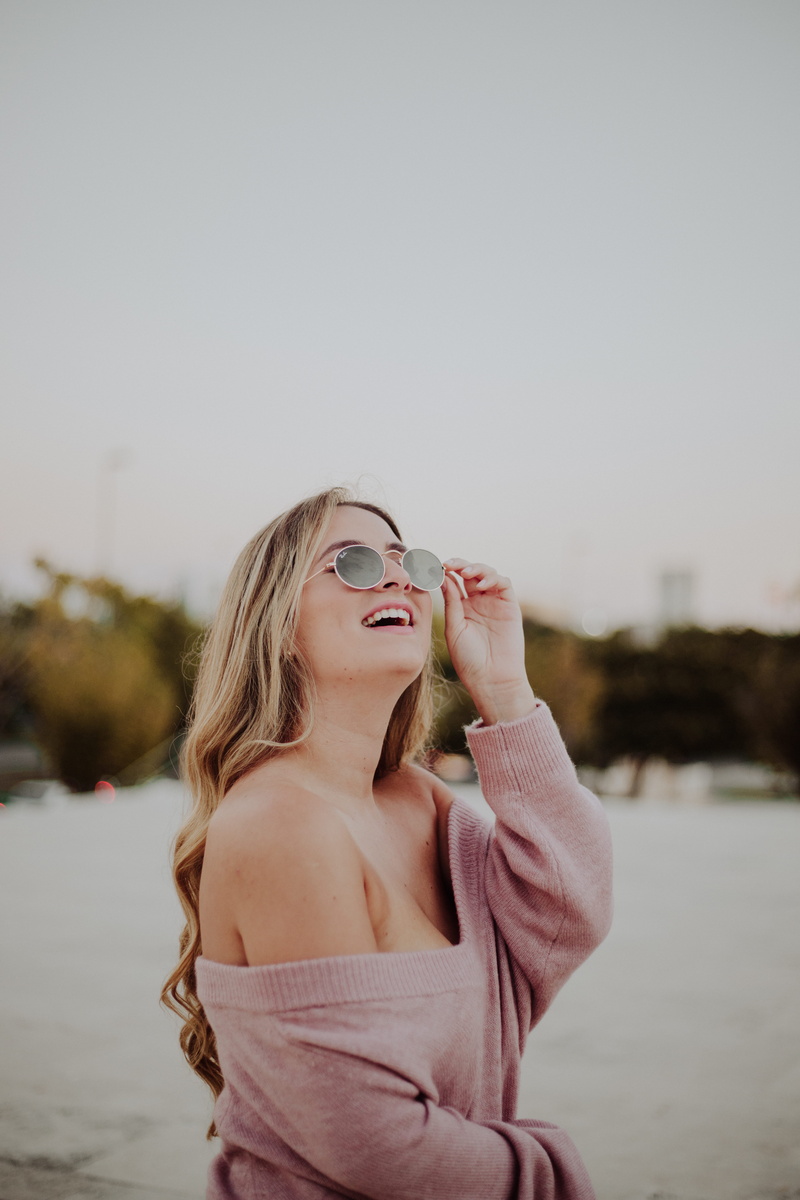 portrait, hairstyle, feeling, happy, water, neck, unknown, fashion, glasses, lifetime, hair, cold, leisure activity, feel, woman, women, one, one person