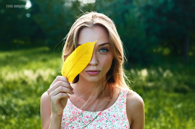 joy, tree, blond hair, pink, daytime, leisure activity, s, focus on foreground, women, fashion, hair, grass, beauty, caucasian Ethnicity, yellow, holding