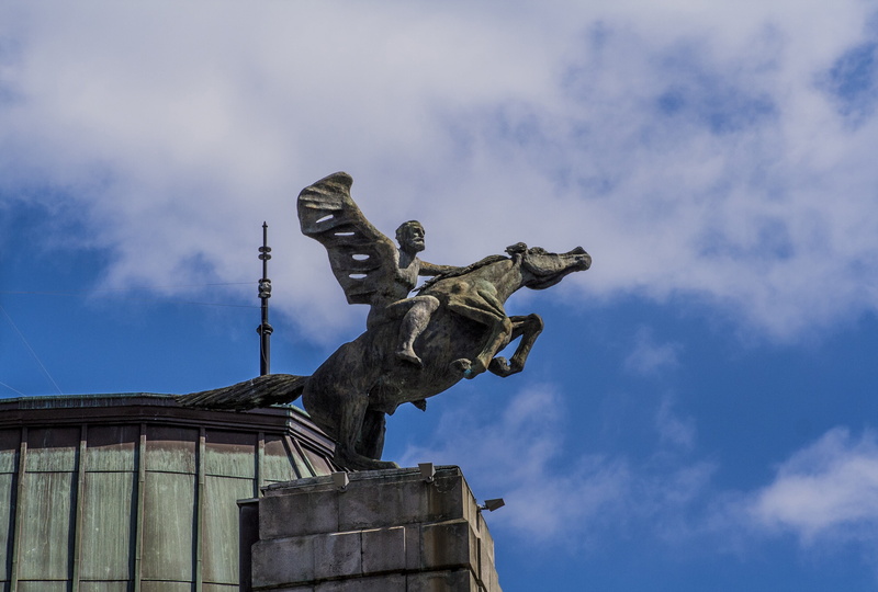 sculpture, nature, building, art and craft, vigo, angel, sky, the past, low angle view, bronze, creativity, ornate, horse, roof, architecture, 2K, no people