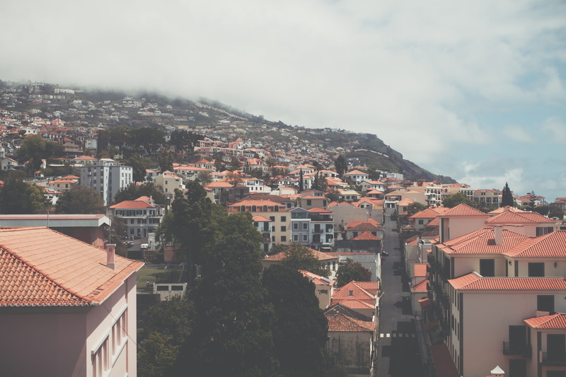 outdoors, crowded, 5K, building, cityscape, architecture, built structure, day, high angle view, residential district, spain, house, white buildings, brick