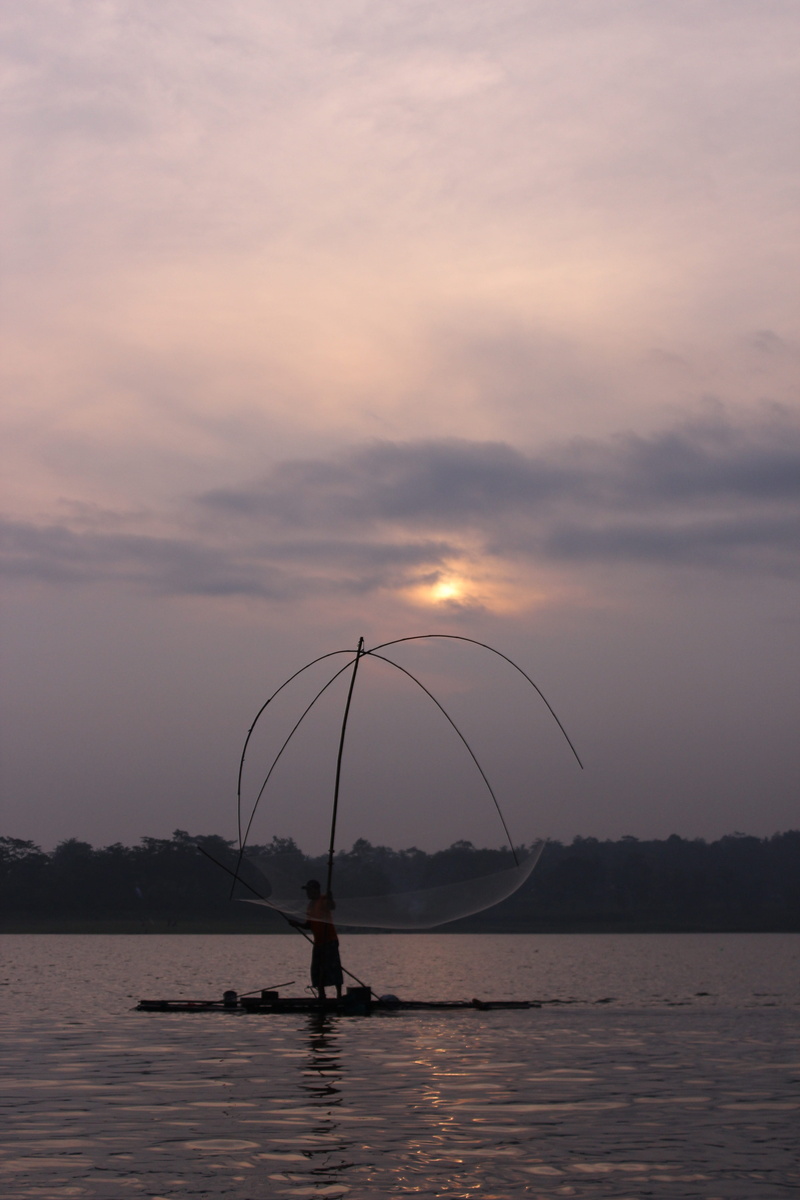 real people, orange color, the sun sank, sunset, indonesian, beauty in nature, waterfront, one person, sea, lifestyles, fishing rod, fishermen, water, sky