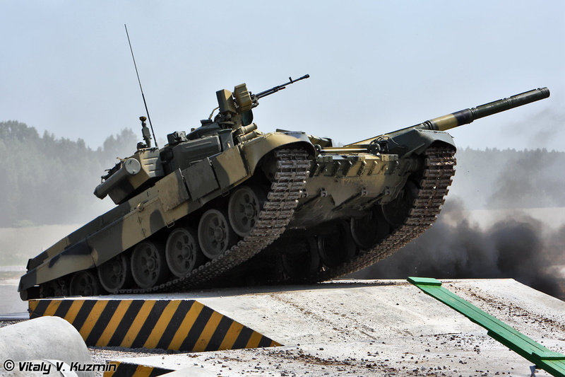 mode of transportation, security, protection, armored tank, nature, day, government, sky, transportation, armed forces, battle, military, T-90 and, Russia