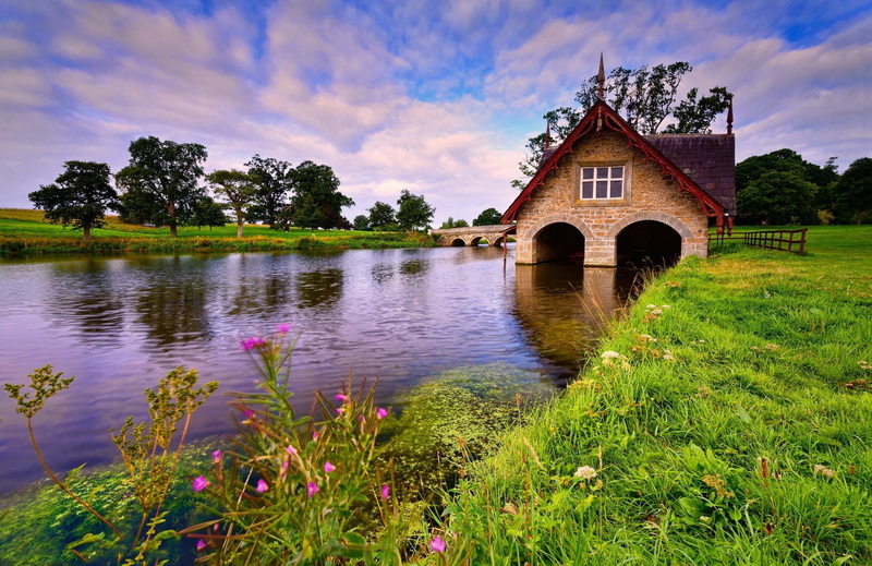 reflection, 1080P, house, grass, wall, shore, brown, nature, beautiful, boat, nice, lake, glowers, cottage, cabin, bricked, lovely, water