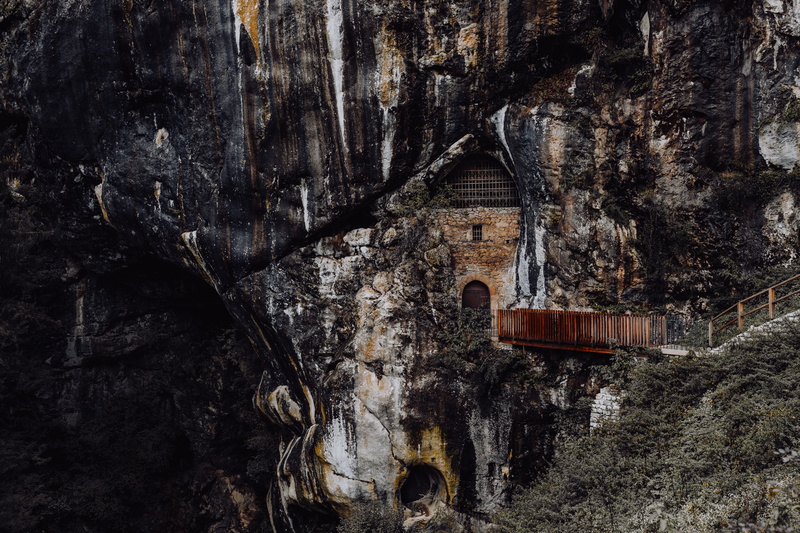 predjamski grad, ruined, weathered, transportation, cave, mouth, mode of transportation, wall - building feature, wood - material, architecture, predjama