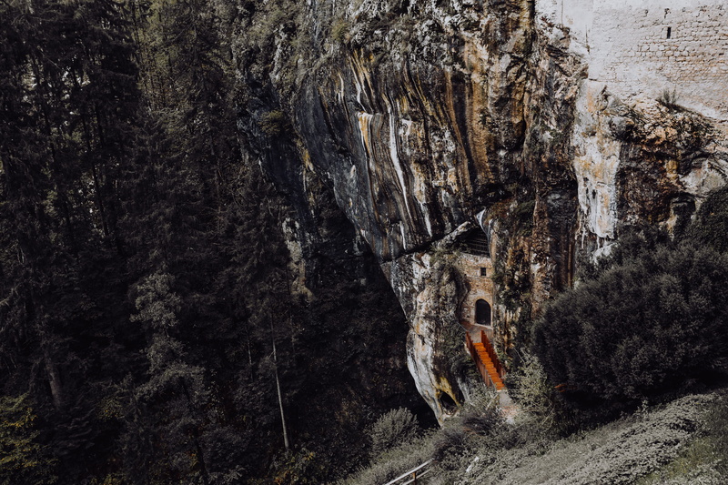 outdoors, travel, non-urban scene, trip, 5K, beauty in nature, slovenia, formation, architecture, rock - object, day, mysterious, solid, predjama, plant