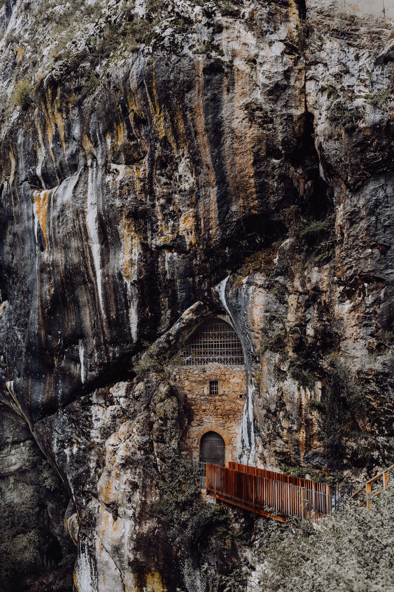 coast, textured, cliff, history, trip, architecture, old, mouth, tourism, travel, plant, predjamski grad, rock, day, cave, arch, postojna, built structure