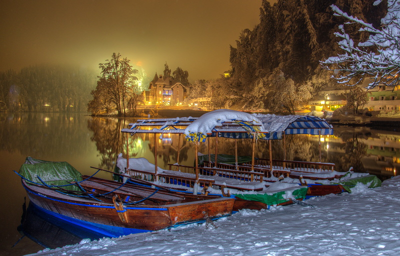 lights, snow, 4K, shore, Bled, winter, boats, lake, home, night, trees, Slovenia