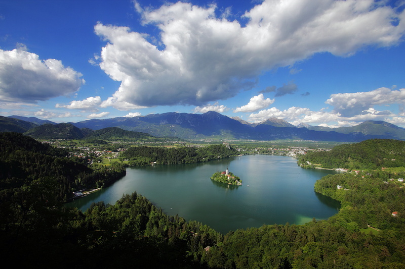 non-urban scene, island, bled, outdoors, nature, environment, water, 5K, day, mountain, lake bled, tranquility, lake, clouds, suny, mountain range, plant