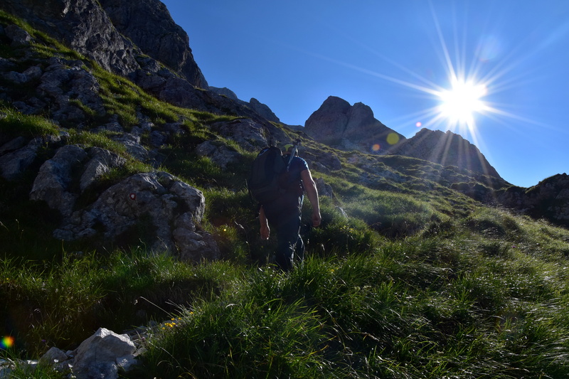 outdoors, lifestyles, sun, tranquility, lens flare, leisure activity, beauty in nature, day, 5K, real people, sunlight, grass, kranjska gora, sky, nature