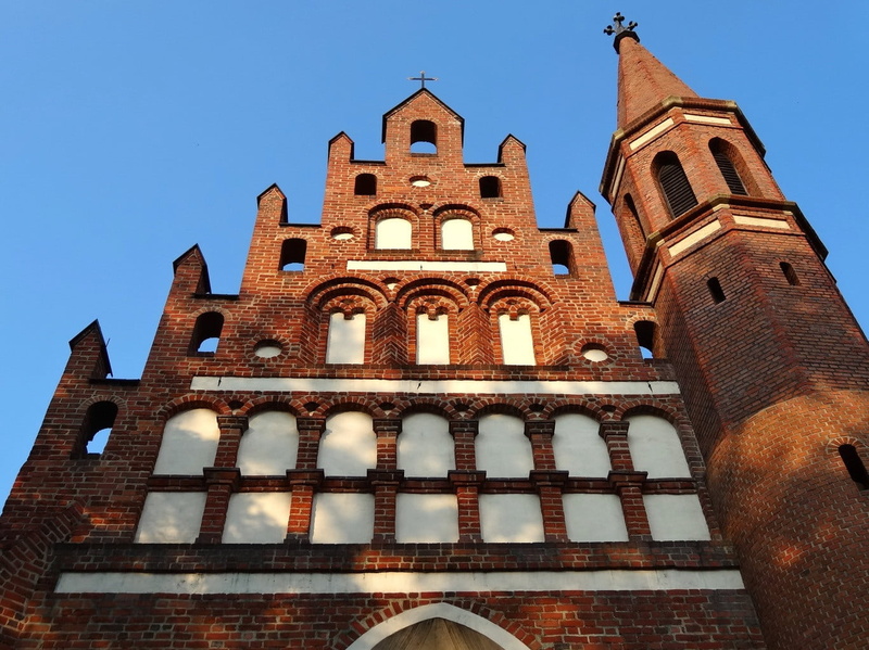 architecture, tower, place of worship, day, gable, nature, the past, christianity, building, facade, spire, virgin mary queen of the peace, clear sky, spirituality