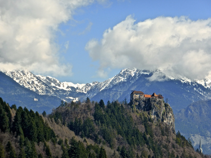 Castle, famous, Mountains, cloud - sky, medieval, mountain range, Historic, travel destinations, bled, winter, castle, mountain peak, mountain, attraction