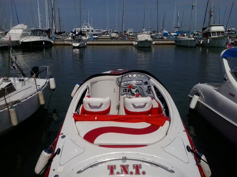 port, mode of transportation, nautical vessel, sea, motorboat, day, red, vehicle part, sailboat, water, transport, speed boat, harbor, 1080P, no people