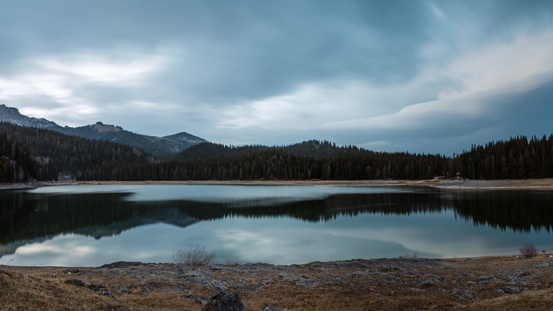 tranquil scene, non-urban scene, mountain, reflection lake, beauty in nature, lake, day, 5K, black lake, scenics - nature, nature, remote, tranquility