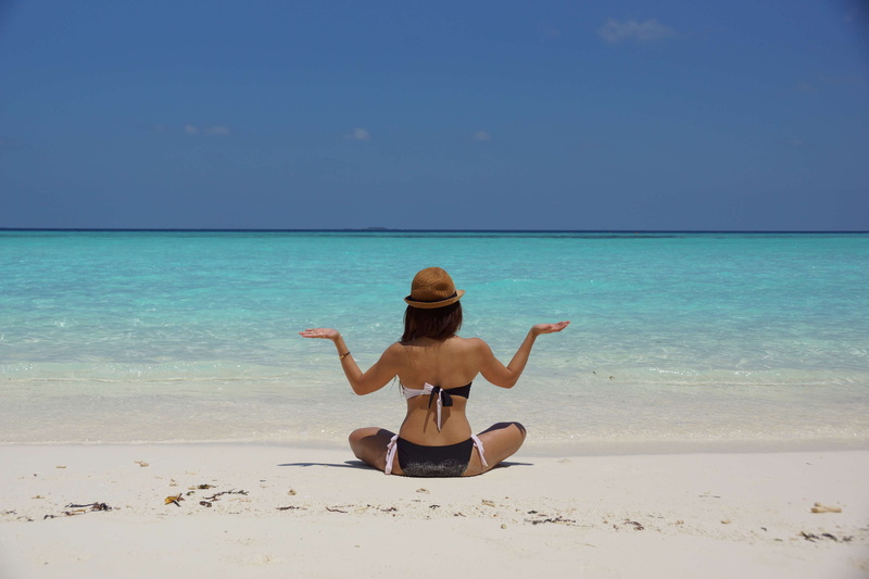 relaxation, lifestyles, beauty, adult, horizon, vacations, horizon over water, lifestyle, wellbeing, one person, beachlife, sea, holiday, beautiful, people