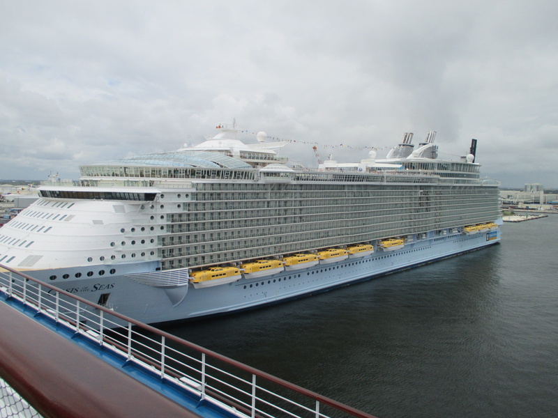 passenger craft, cruise, craft, nature, travel, traveling, cruising, outdoors, 4K, ocean, nautical, luxury, day, leisure, recreation, tropical, sky, holiday