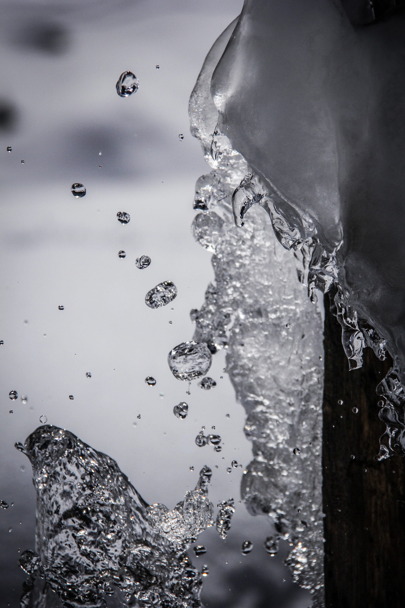 bubble, first, purity, 2K, water, high angle view, focus on foreground, motion, no people, drop, reflection, splashing, nature, day, outdoors, switzerland