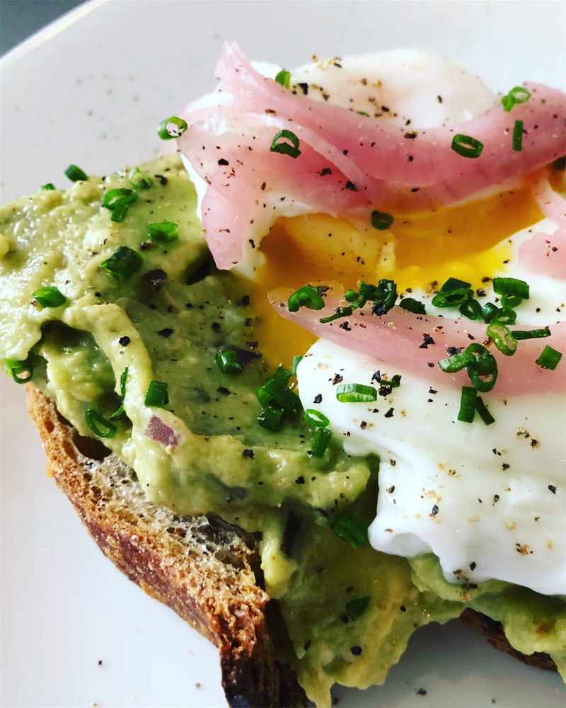 garnish, food, meal, 2K, onion, high angle view, ready-to-eat, indulgence, guacamole, egg yolk, breakfast, fried egg, bread, close-up, indoors, freshness