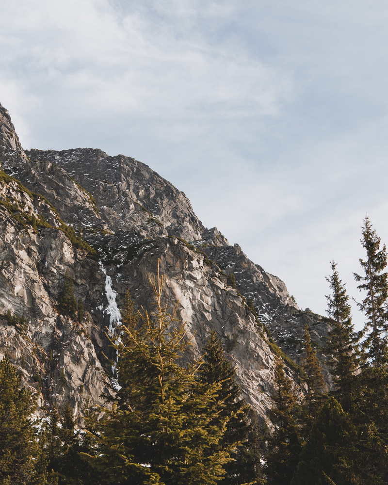 popradské pleso, clouds, non-urban scene, tranquility, plant, outdoors, slovakia, trees, tree, rock - object, day, solid, snow, sky, tranquil scene, scenics - nature