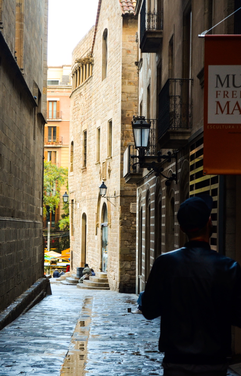 shops, guide, streets, clothing, transportation, water, standing, built structure, building exterior, day, men, outdoors, espenol, barcelona, canal, 4K
