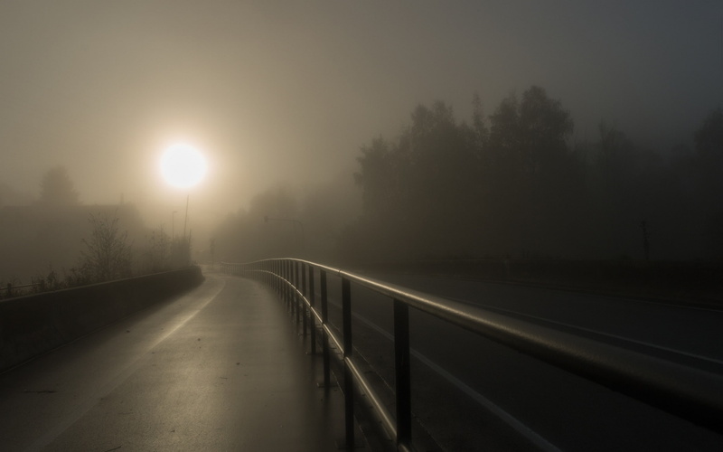 sky, diminishing perspective, no people, 1080P, transportation, empty, fog, the way forward, street, highway, direction, mist, beauty in nature, tranquility