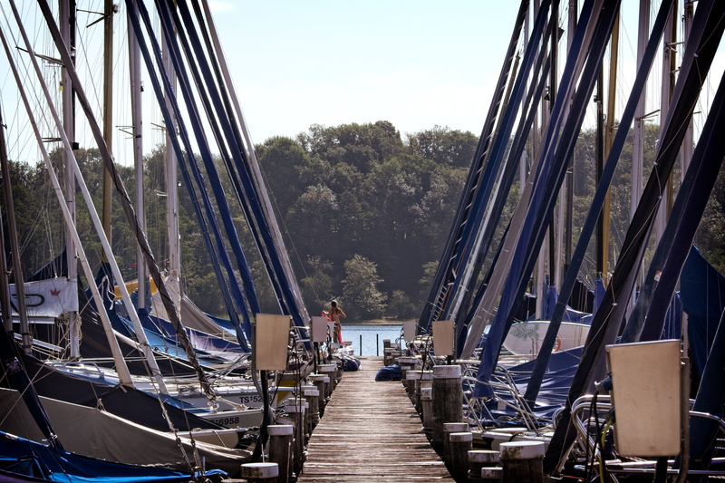 day, nautical vessel, sky, investors, tree, jetty, no people, chair, outdoors, boardwalk, harbor, chiemsee, web, architecture, sailboat, boats, port, moored