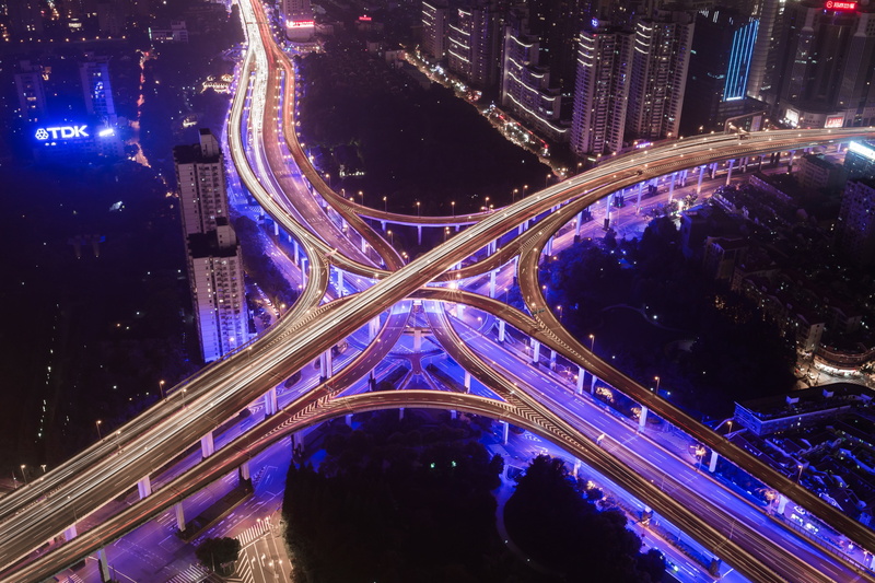 speed, multiple lane highway, areal, infrastructure, photo, no people, architecture, building exterior, view, buildings, light trail, building, financial district