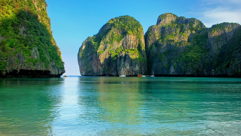 limestone, 1080P, nature, sky, plants, rocks, landscape, clouds, trees, Thailand, sailboats, far view, Maya Bay, water ripples, water, mountains