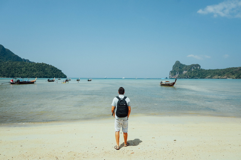 backpacker, beach, travel, horizon over water, summer, non-urban scene, phi phi islands, real people, water, scenics - nature, leisure activity, land, rear view