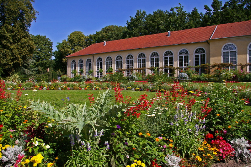 cecilienhof, outdoors, potsdam, sky, flowerbed, no people, beauty in nature, walk, architecture, garden, flowering plant, places of interest, building exterior