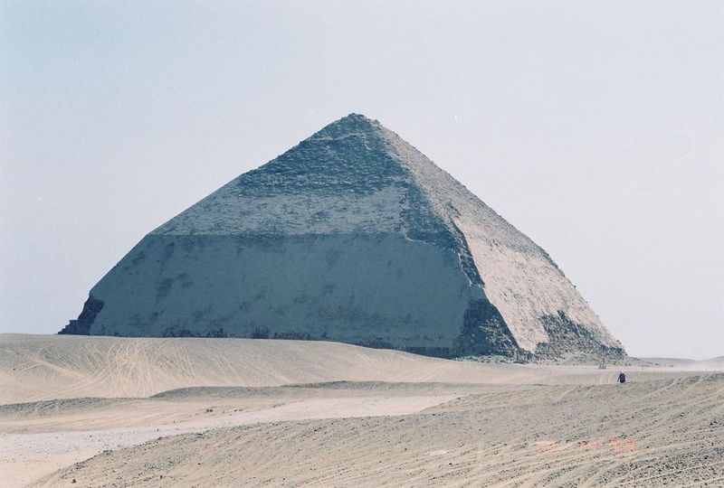 720P, ancient civilization, no people, egypt, pyramidal, balance, sky, outdoors, landscape, nature, heritage, sand, city, travel, history, architecture