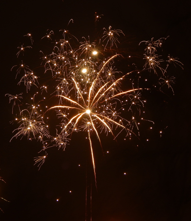 sparks, firework - man made object, exploding, 2K, blurred motion, glowing, arts culture and entertainment, night, no people, event, motion, Fireworks