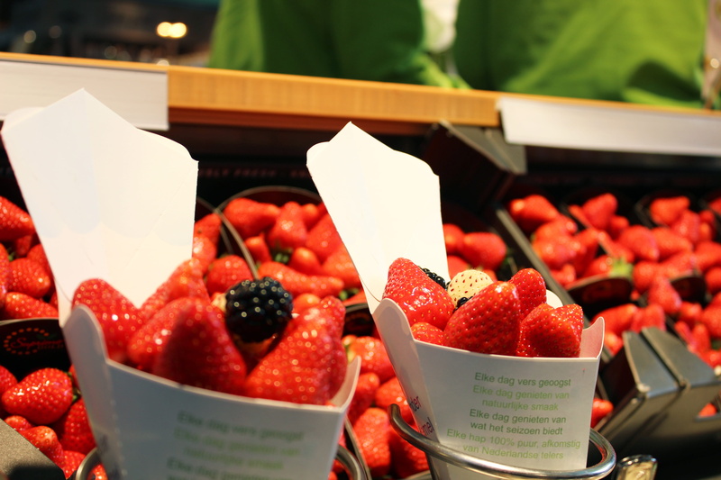 wellbeing, retail display, fresh, ripe, purple, close-up, silvester, still life, food, supermarket, rotterdam, container, no people, raw, red, berry fruit
