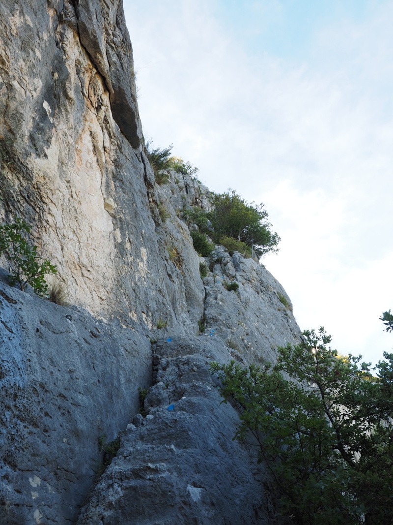 solid, beauty in nature, away, exposed, low angle view, rock wall, nature, tranquility, cliff, outdoors, karst, sky, rock formation, fontaine-de-vaucluse