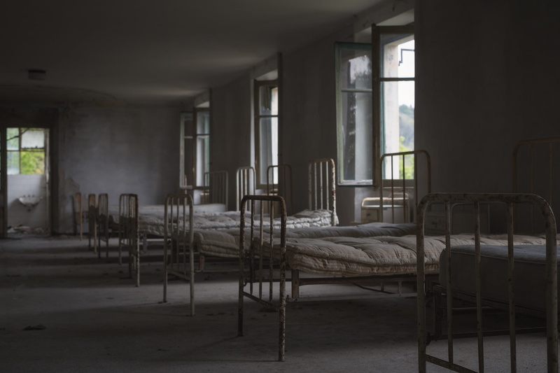 bed, old, window, furniture, chair, abandoned, absence, wood - material, building, 1080P, day, flooring, empty, room, indoors, built structure, domestic room